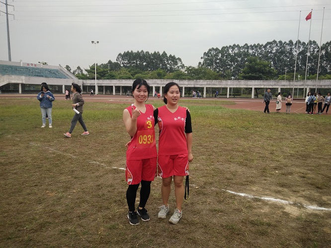 永不言弃,奋勇前行 -----教科院员工女子1500米预决赛勇夺佳绩